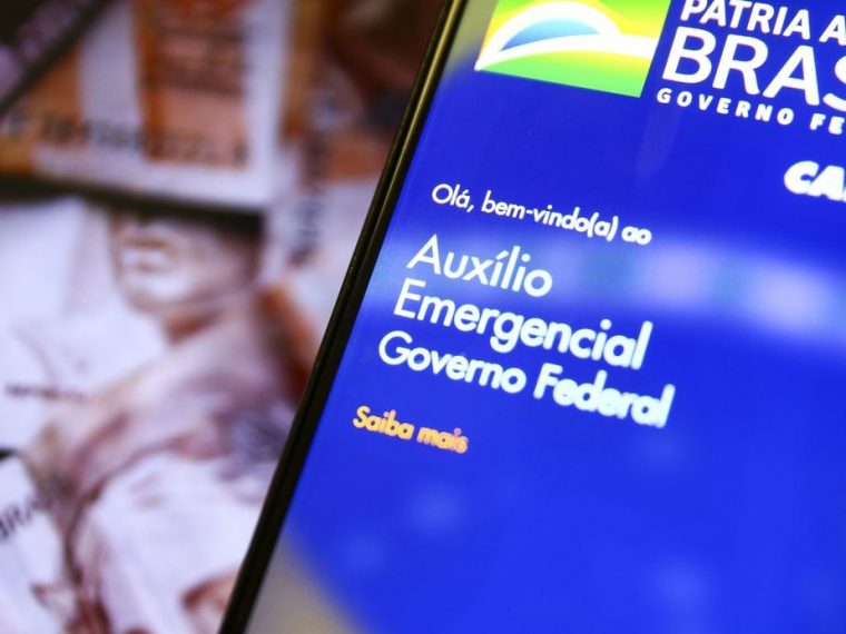 Fim de auxílio emergencial pode contribuir para desaceleração do consumo, diz BC