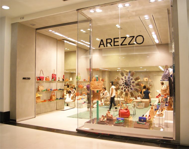 Arezzo mira megalojas com marcas da Reserva