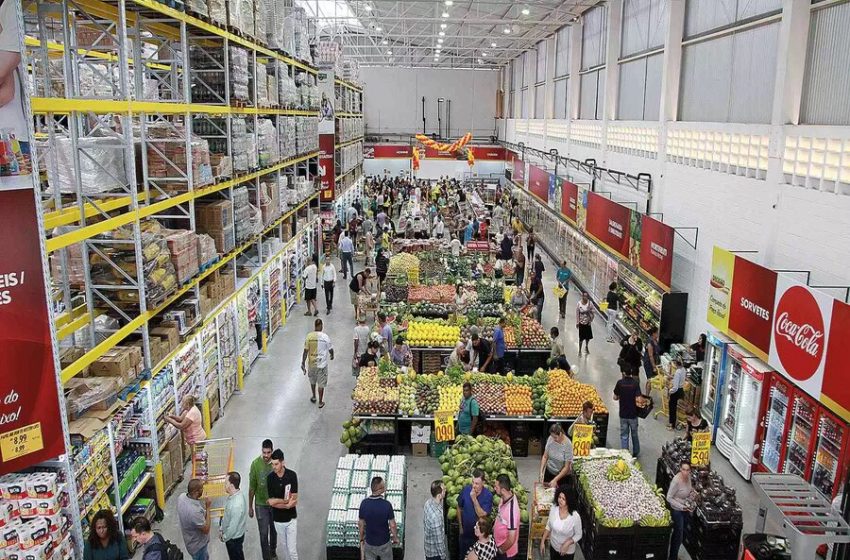 Por economia, brasileiro retoma hábito da compra mensal