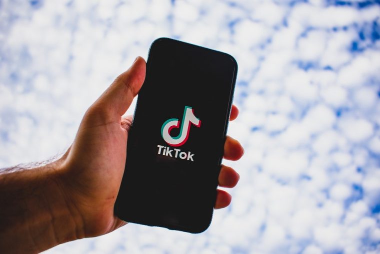 TikTok é usado pelos jovens como alternativa ao Google