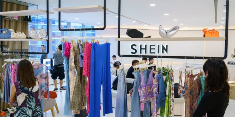 Shein faz acordo com 200 fábricas no Brasil e compra parte da Forever 21 no mundo