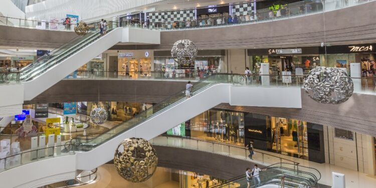 Shoppings fecham 127 lojas em agosto. Polishop, Ponto e Imaginarium lideram