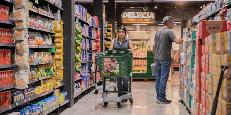 Supermercados impulsionam vendas no varejo em setembro